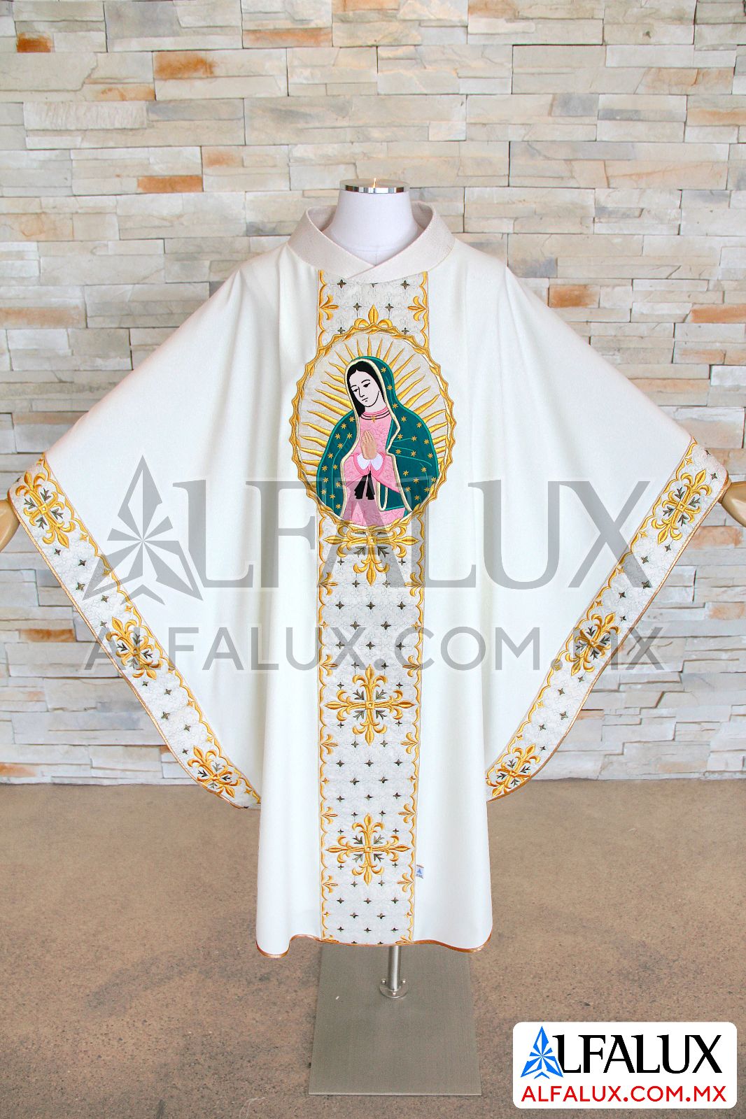 06 FLOR LIZ Casulla Alfalux Laterales Medallon Virgen Blanco 200 (1)